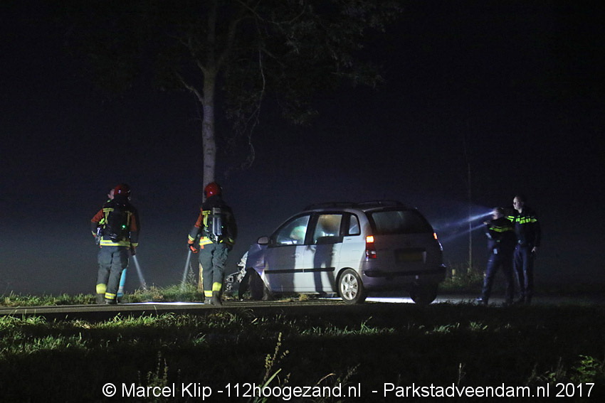 260917 auto botst op boom tussenklappen oostzijde007.jpg