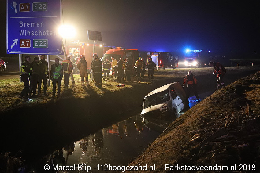 231118-auto sloot oprit N33 richting A7 Zuidbroek-0006.jpg