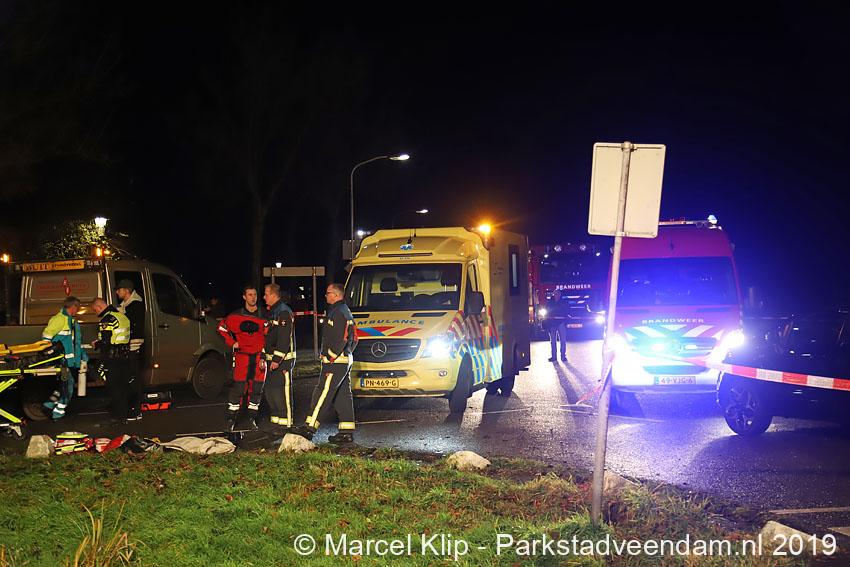 261119-Buurtbewoners redden zwaargewonde man uit auto te water-0003.jpg