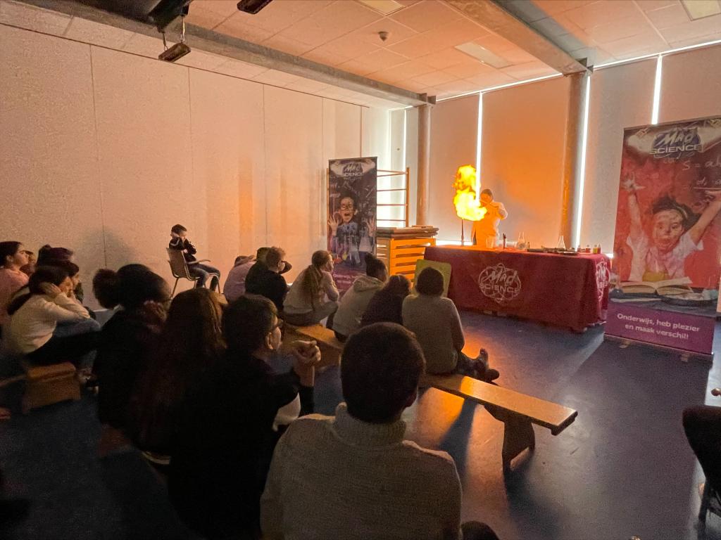 Mad Science op obs Noorderbreedte Parkstad Veendam