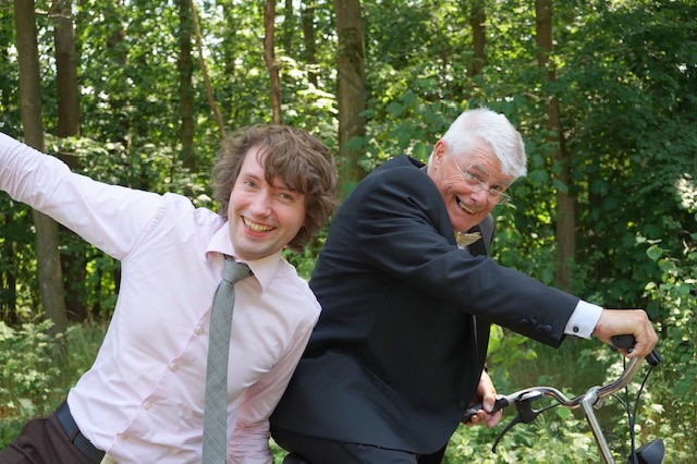 Foto Op een oude fiets.jpg