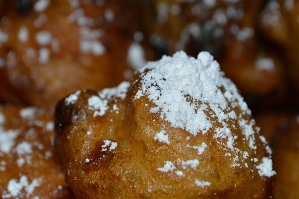 Oliebol-deep-fried-doughnut-balls-gf02a4e1d2_1920.jpg