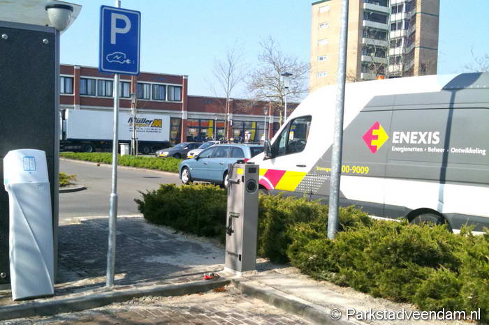 20110420_Elektrische_oplaadpunt_02.JPG