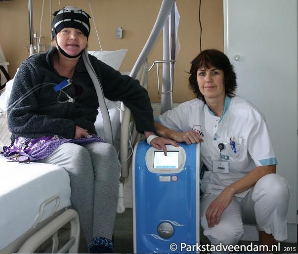 20150305_Isabel_Leach_(links)_en_verpleegkundige_Wilma_Hermink.jpg