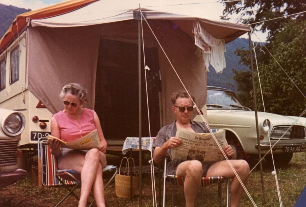 Sip en Ieke Paulides. Frankrijk, Zwitserland en Italië 1966.jpg