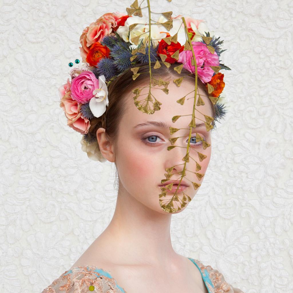 saskia_wagenvoort_girl with dried flowers.jpg