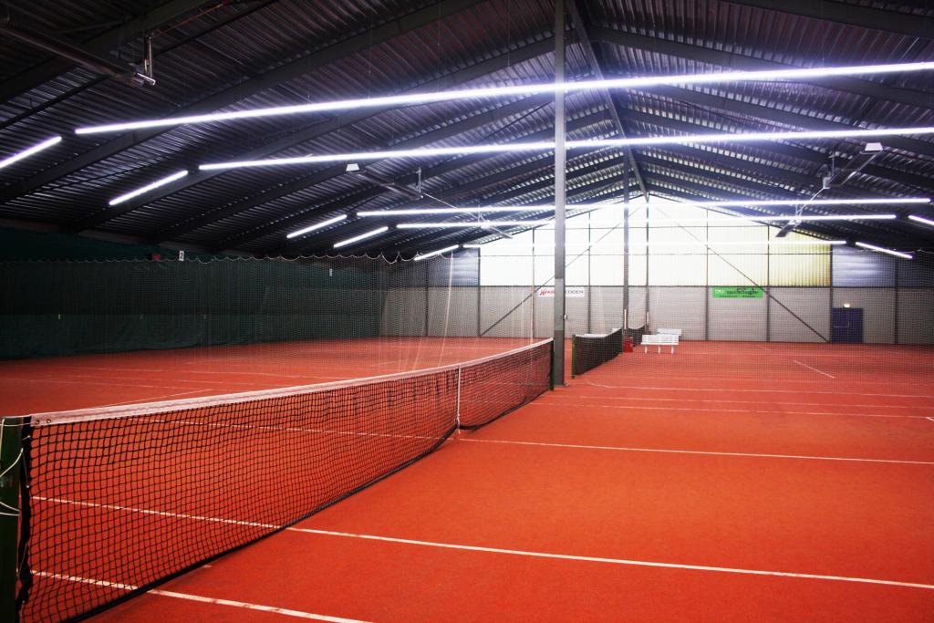 LED-verlichting Tennishal Veendam.JPG