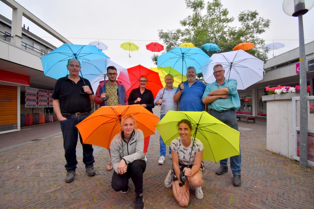 Paraplu`s In Centrum Veendam (1).JPG