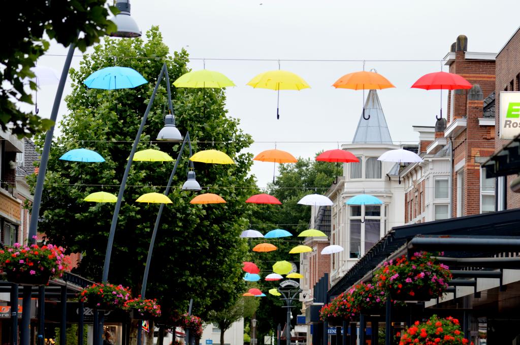 Paraplu`s In Centrum Veendam (2).JPG