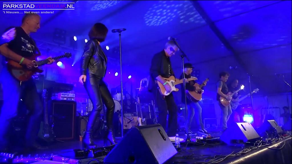 Liefhebbers Night of the Guitars opgelet.jpg