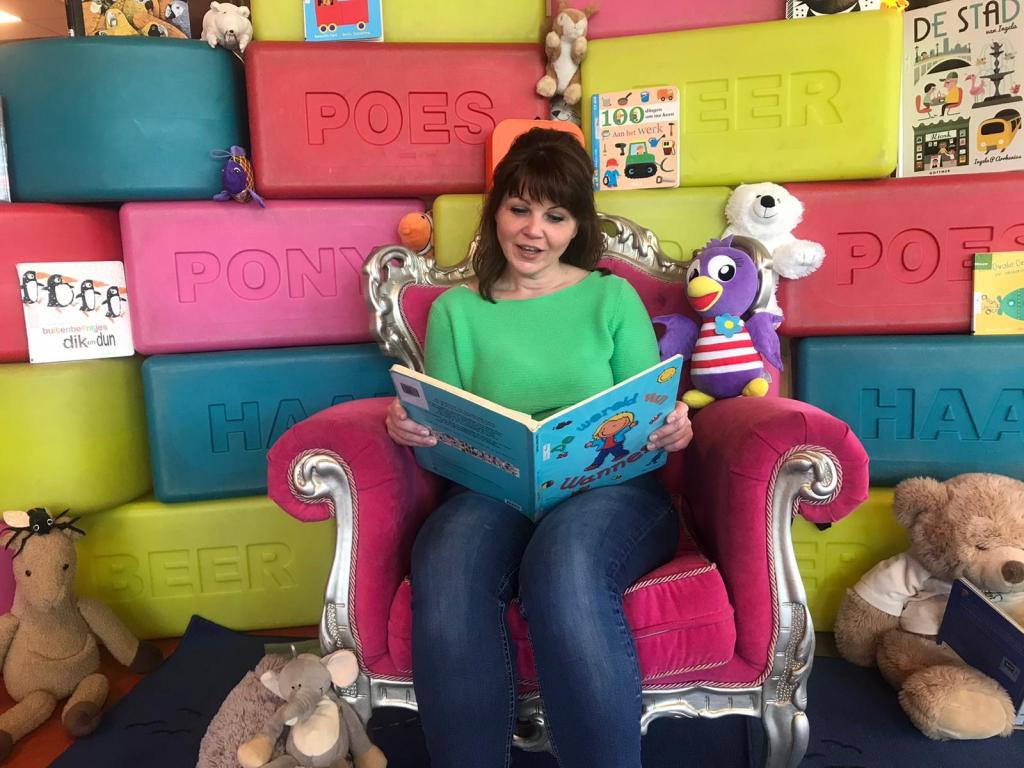 De voorleesjuf.JPG