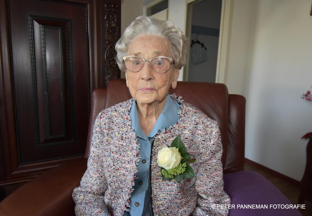 101 jarige Meijer- Woldhuis (2).JPG