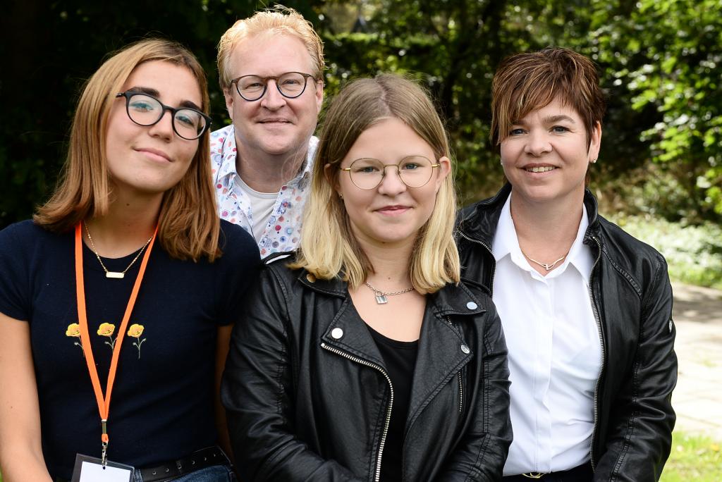 Clara en gastgezin.JPG