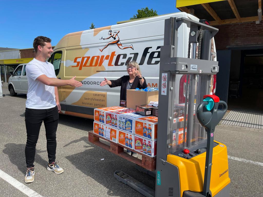 Persfoto Voedselbank - Sportcafe Sportplein 07.06.21 (01).jpg