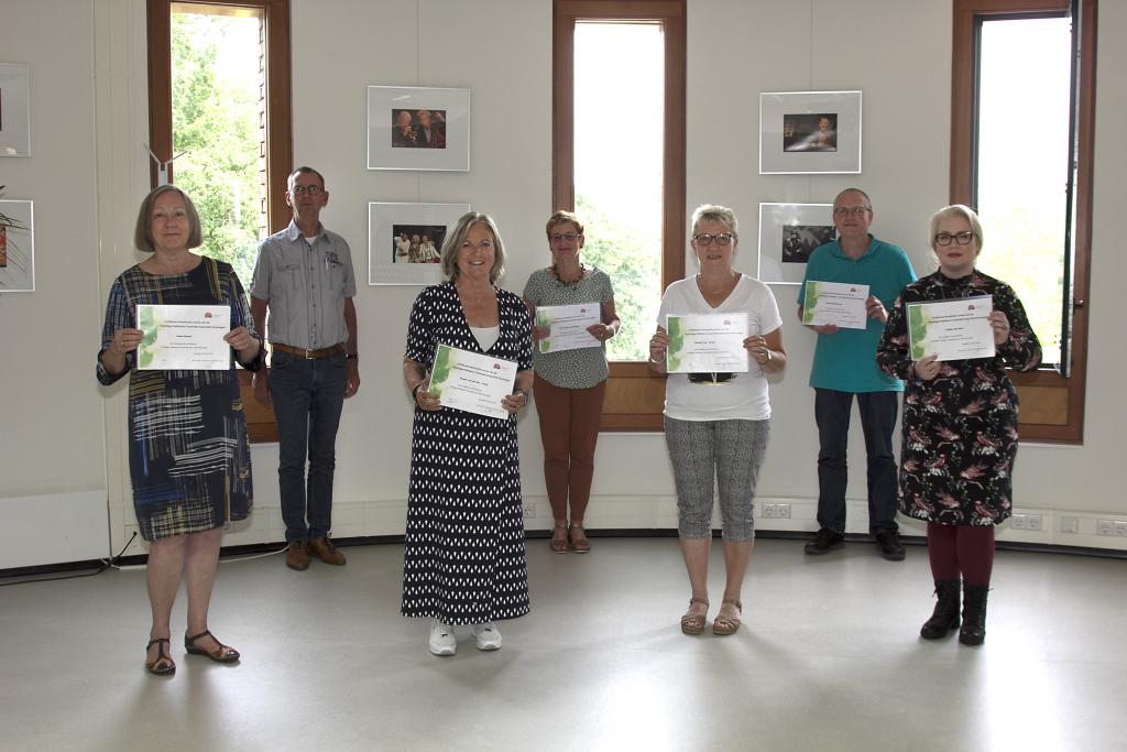 groepsfoto juni 2021 met certificaat.jpg