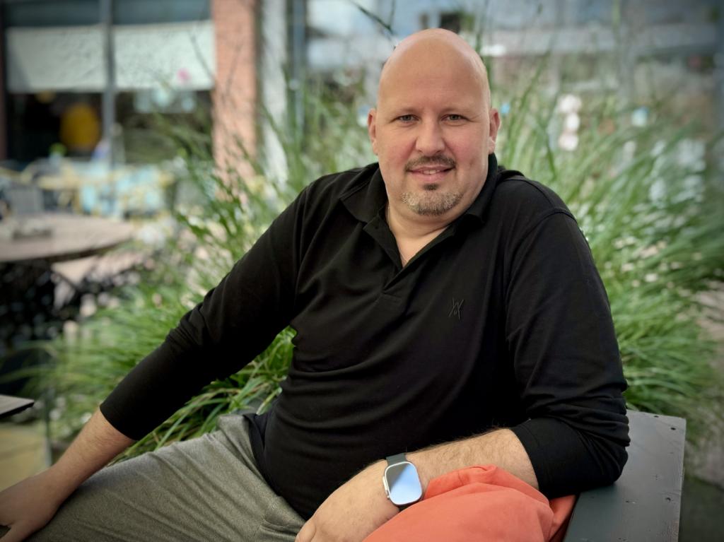 Maikel Owen foto voor persbericht benoeming promotiemanager 18 oktober 2023.jpg