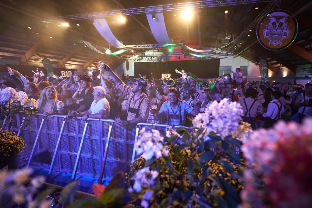 Persfoto Oktoberfest Veendam 2023 (02).jpg