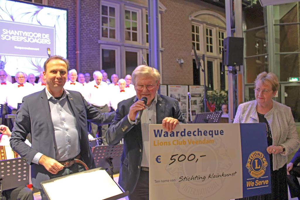 foto overhandiging cheque v2.jpg
