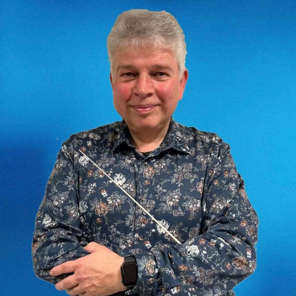 2024.04.18 Marcel Luitjens - dirigent Muziekvereniging Voorwaarts Veendam.jpg