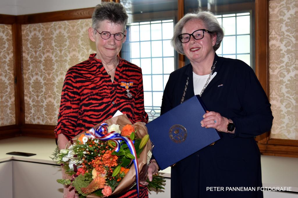 Mw. R.Dijk-van der Lende.jpg