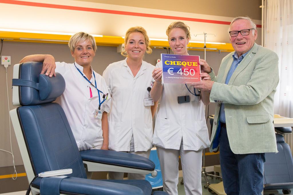 20151016_Overhandiging cheque door Luc Drenthe aan oncologie Refaja 151014 André Weima.jpg
