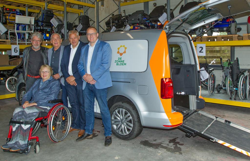 Foto Zonnebloemauto Winschoten.jpg