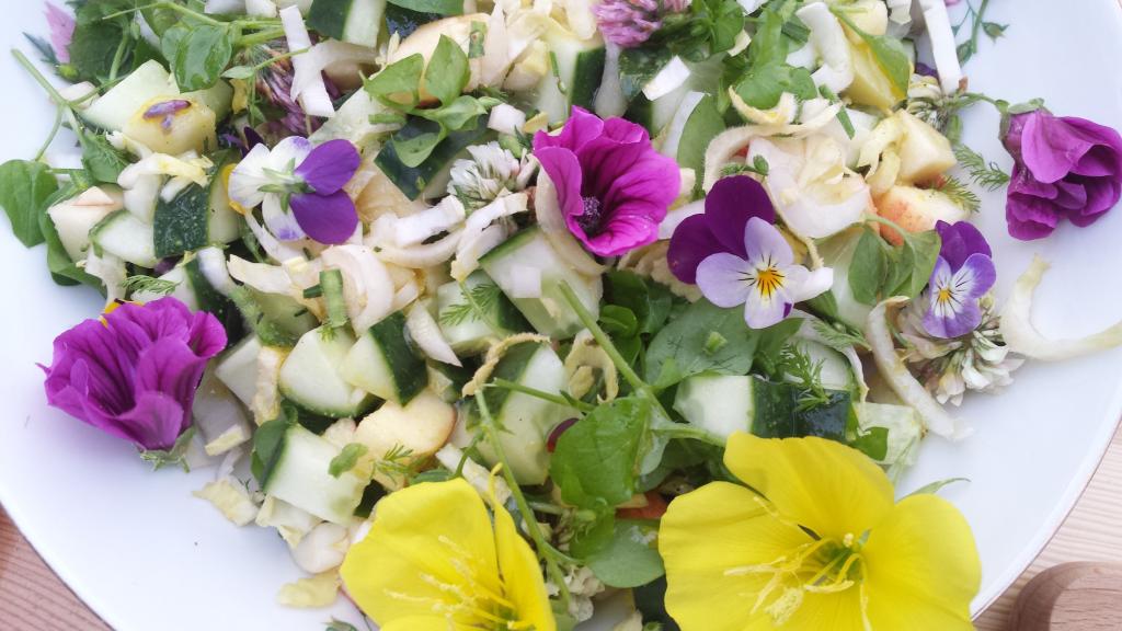 salade met eetbare bloemen (3).jpg
