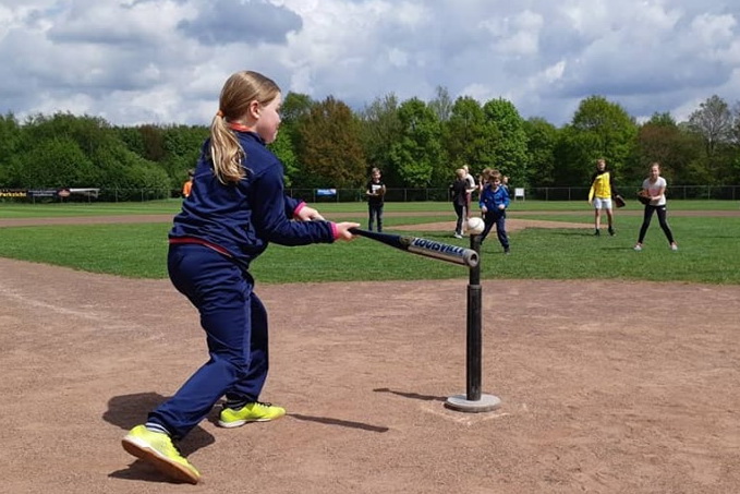 SOFTBAL CLINICS  59765680_2315822665123481_4298295307243880448_n.jpg