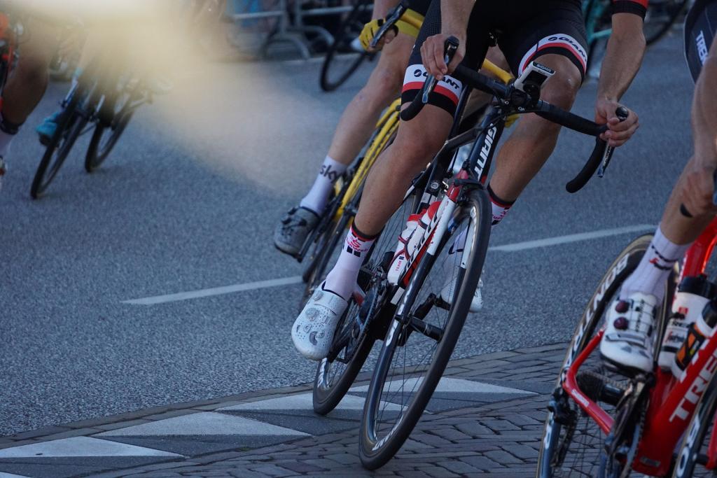 cycling-race-3827455_1920.jpg