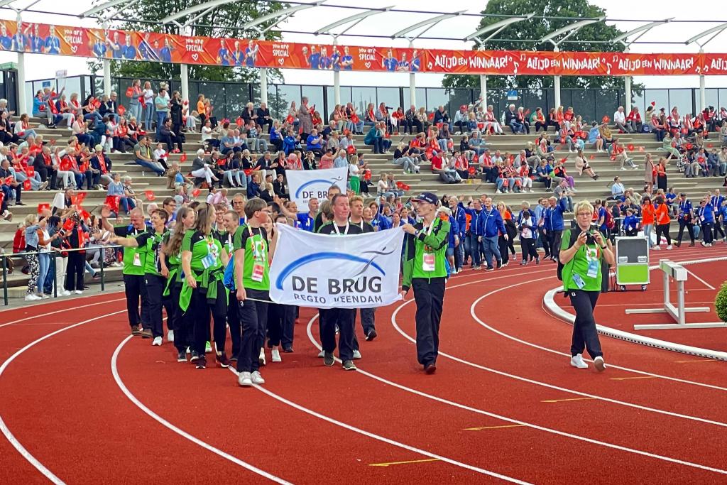 De Brug Veendam komt het stadion binnen - Foto Marco Hol.jpg